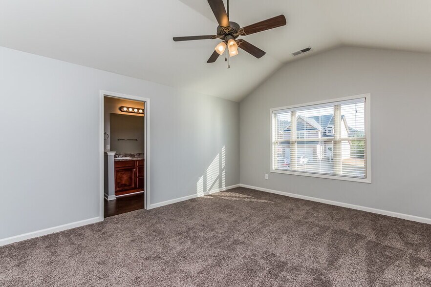 Building Photo - 21 Carriage Hills Dr