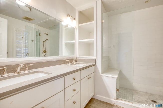 Building Photo - 9 Georgetowne N