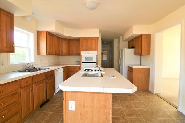 Building Photo - 412 Pauline Dr