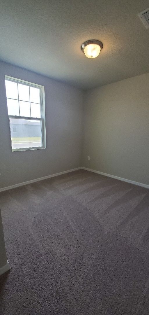 Building Photo - LIKE NEW!! 3-Bedroom, 2-Bathroom in Winter...