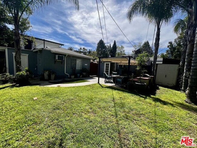 Building Photo - 364 N San Vicente Blvd