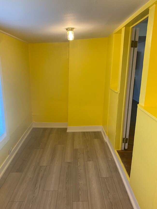 Building Photo - Recently updated - 4 Bedroom, 1 bath home ...