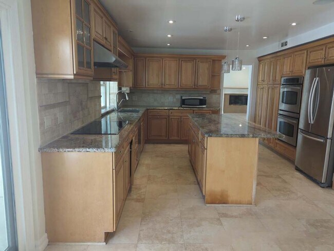 Building Photo - Beautiful and Spacious 4 Bed, 3 Bath Home ...