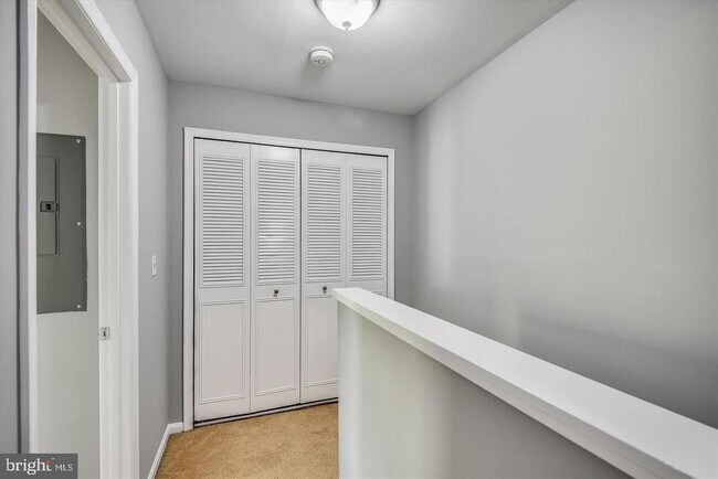 Building Photo - 678 Newbridge Ct