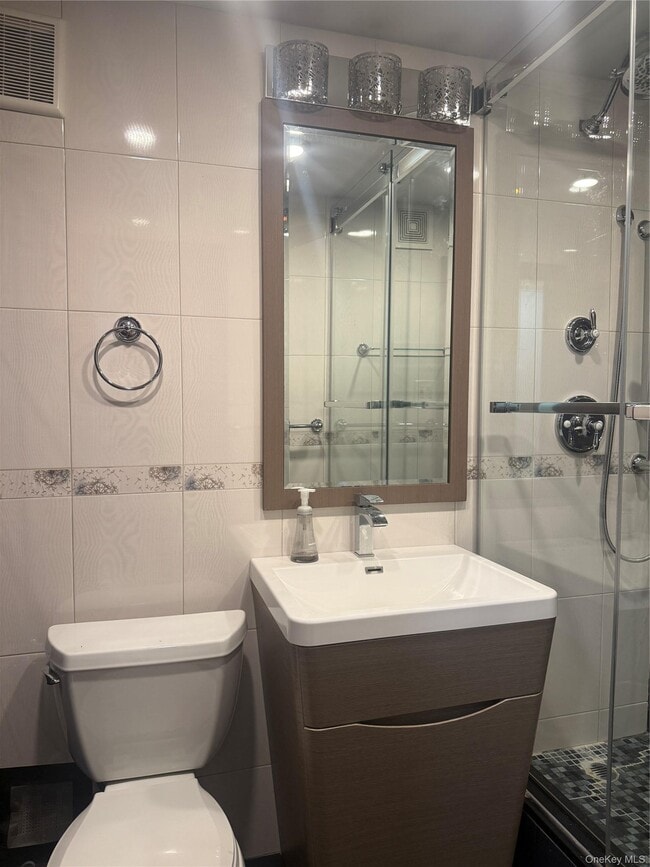 Building Photo - 61-20 Grand Central Pkwy