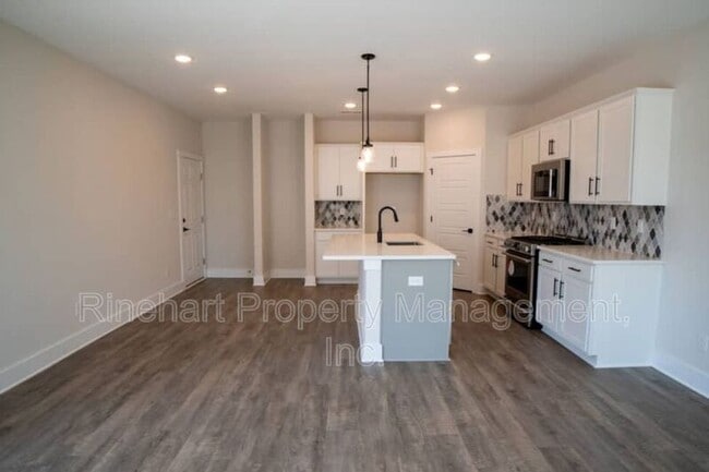 Building Photo - 366 Ginsberg Rd