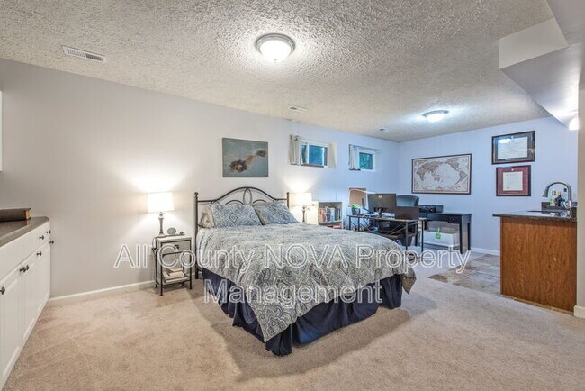 Building Photo - 10343 Bushman Dr