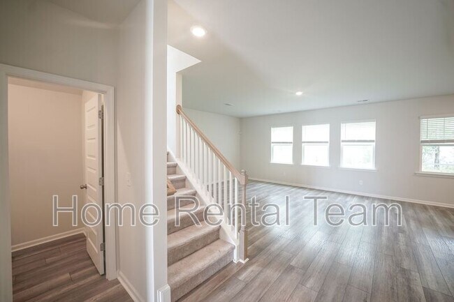 Building Photo - 225 Lillian St