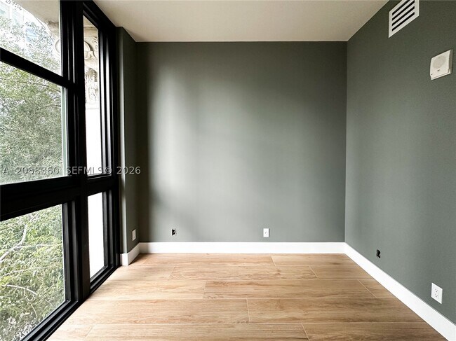 Building Photo - 111 E Flagler St