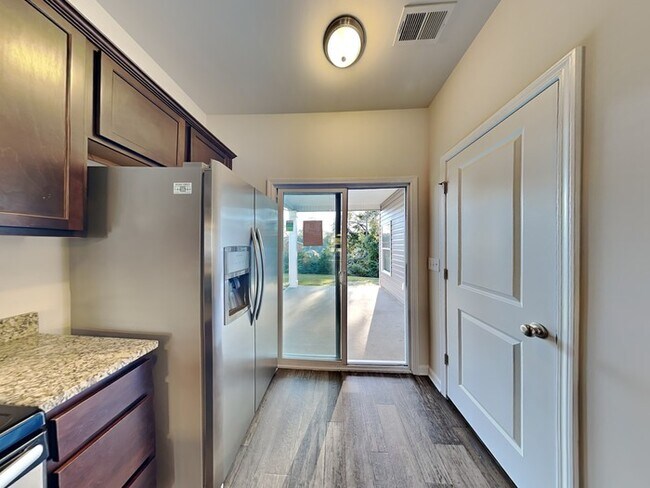 Building Photo - Available Now!! St Andrews Area!!