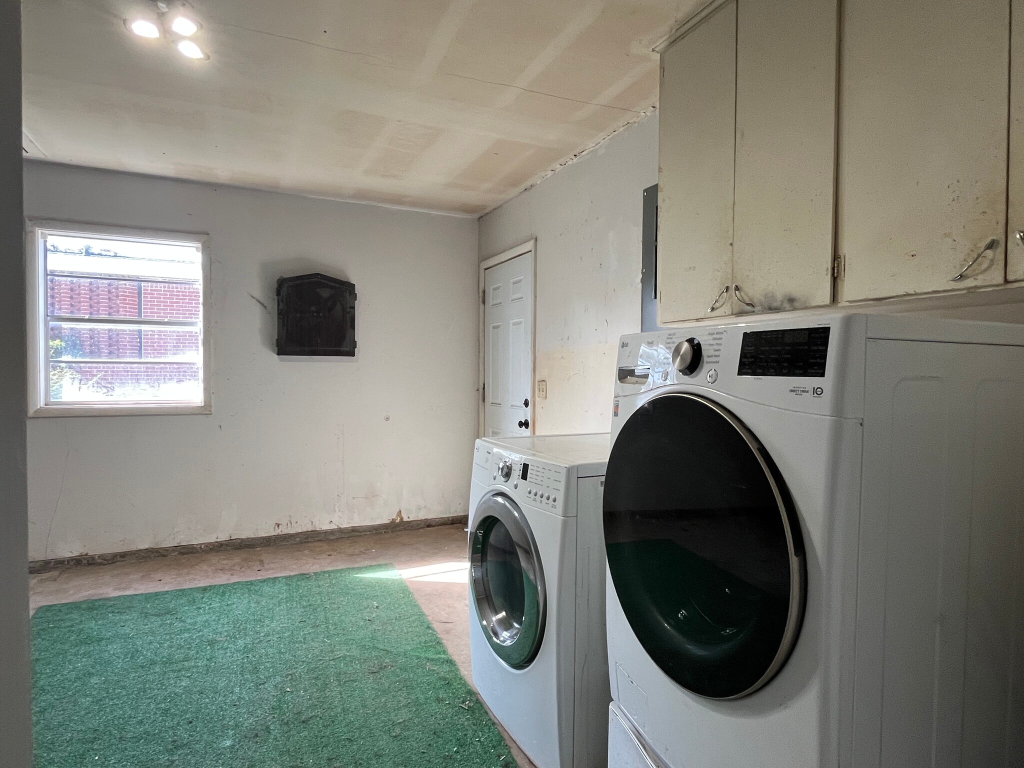 Laundry in Garage - 1618 E 3rd Ave