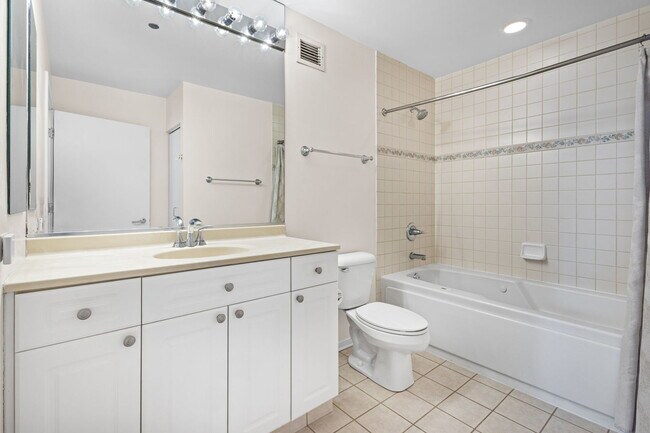 Building Photo - 330 N Jefferson St