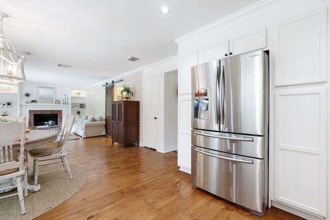 Building Photo - 39 Sylvan Forest Dr