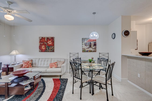 Building Photo - 630 S Sapodilla Ave