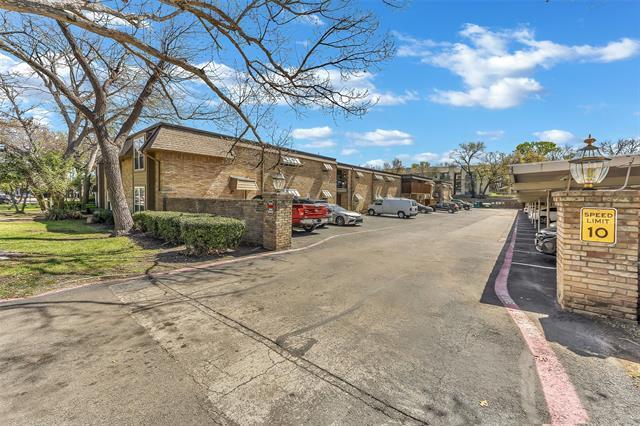 Building Photo - 7906 Royal Ln