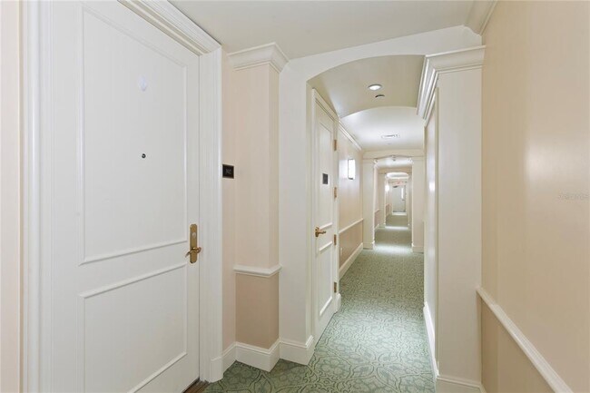 Building Photo - 300 Beach Dr NE