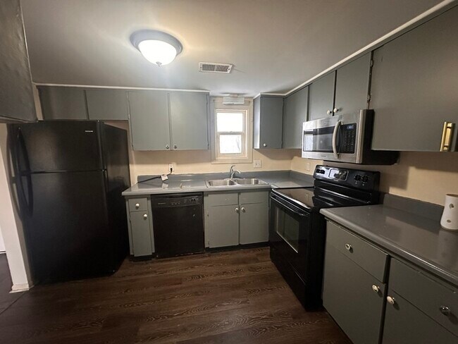 Building Photo - 3bed/2.5bath