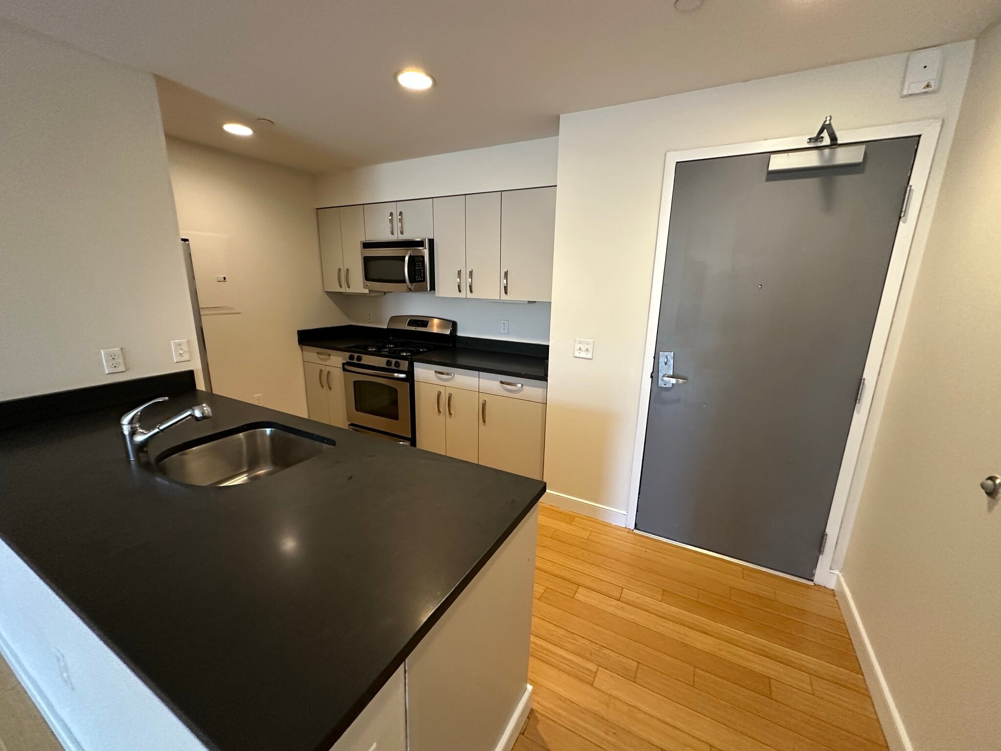 Building Photo - 599 Albany St