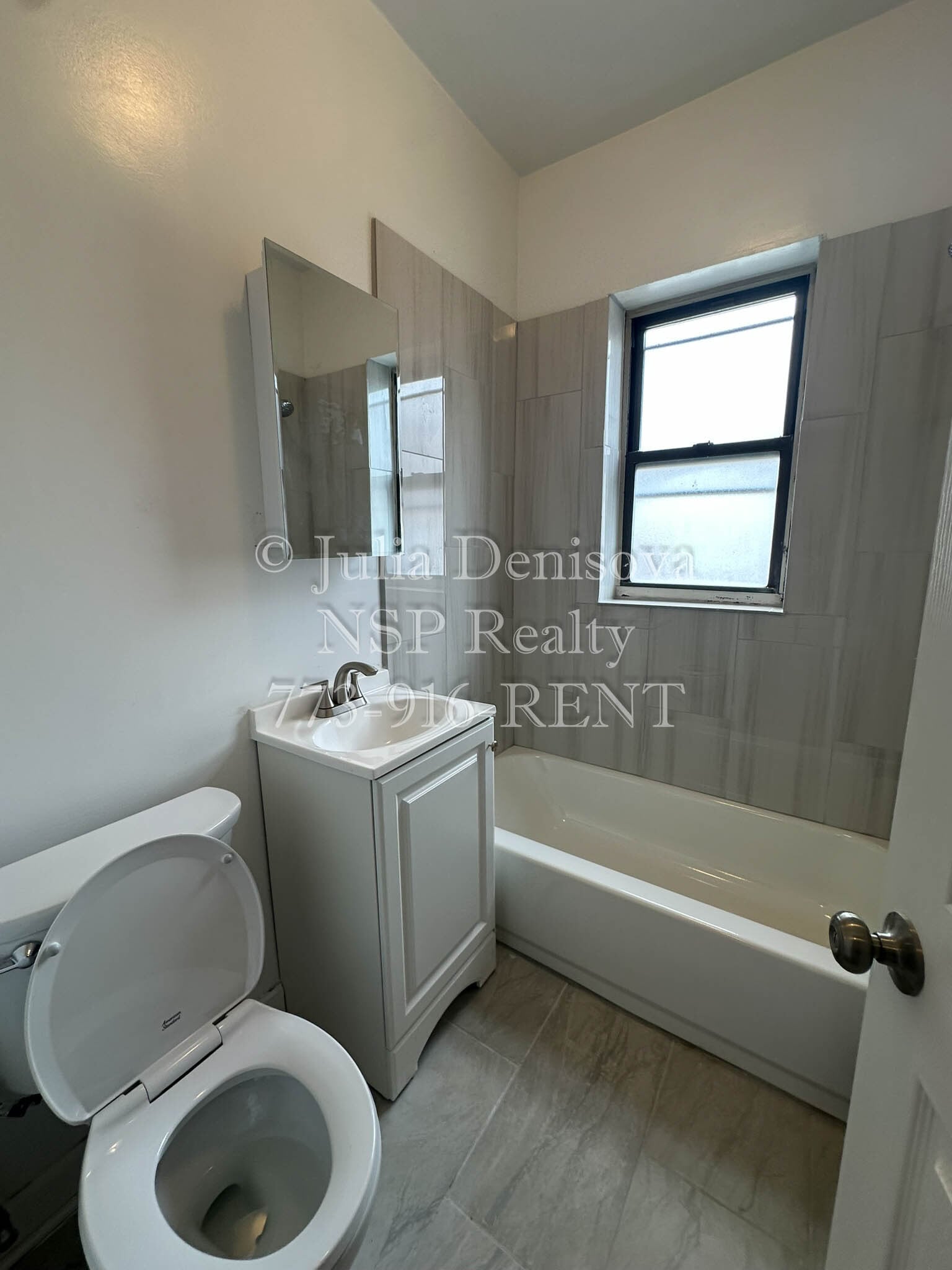 Building Photo - 1319 W Estes Ave