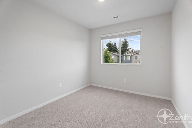 Building Photo - 13748 NE 66th Wy