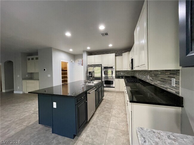 Building Photo - 4049 Bennett Mountain St