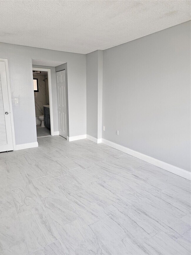 Building Photo - 15600 NW 7th Ave