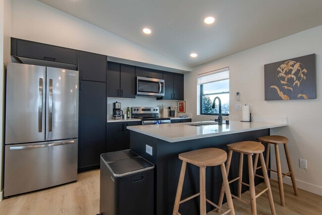 Building Photo - 27 4th St E