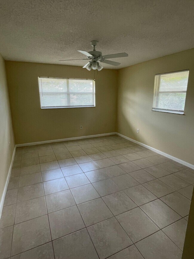 Building Photo - 11605 NW 29th Ct