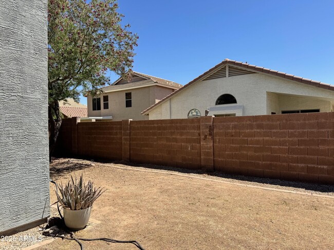 Building Photo - 44879 W Desert Garden Rd