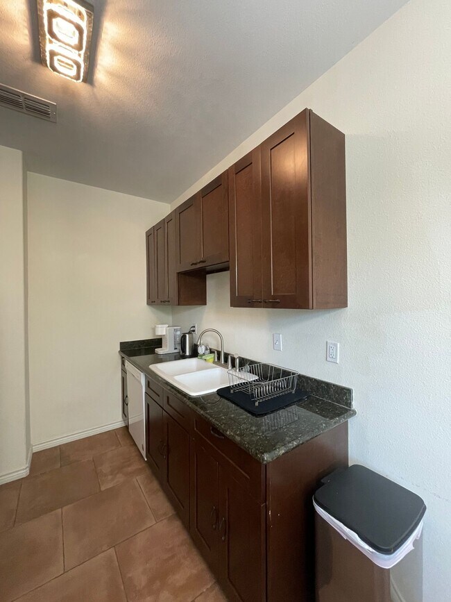 Building Photo - Brand New 1-BD OCTOBER SPECIALS!