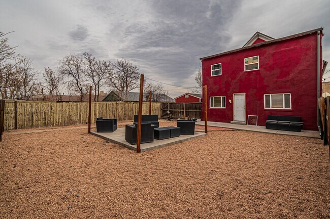 Building Photo - 4BD, 2BA Sun Valley Home with Large Driveway for Parking