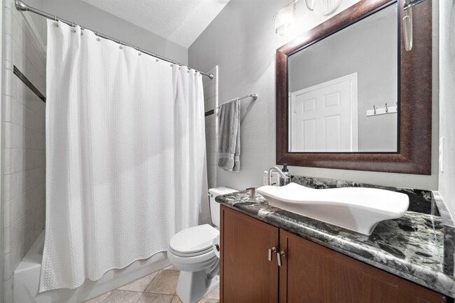 Building Photo - 909 W 21st St