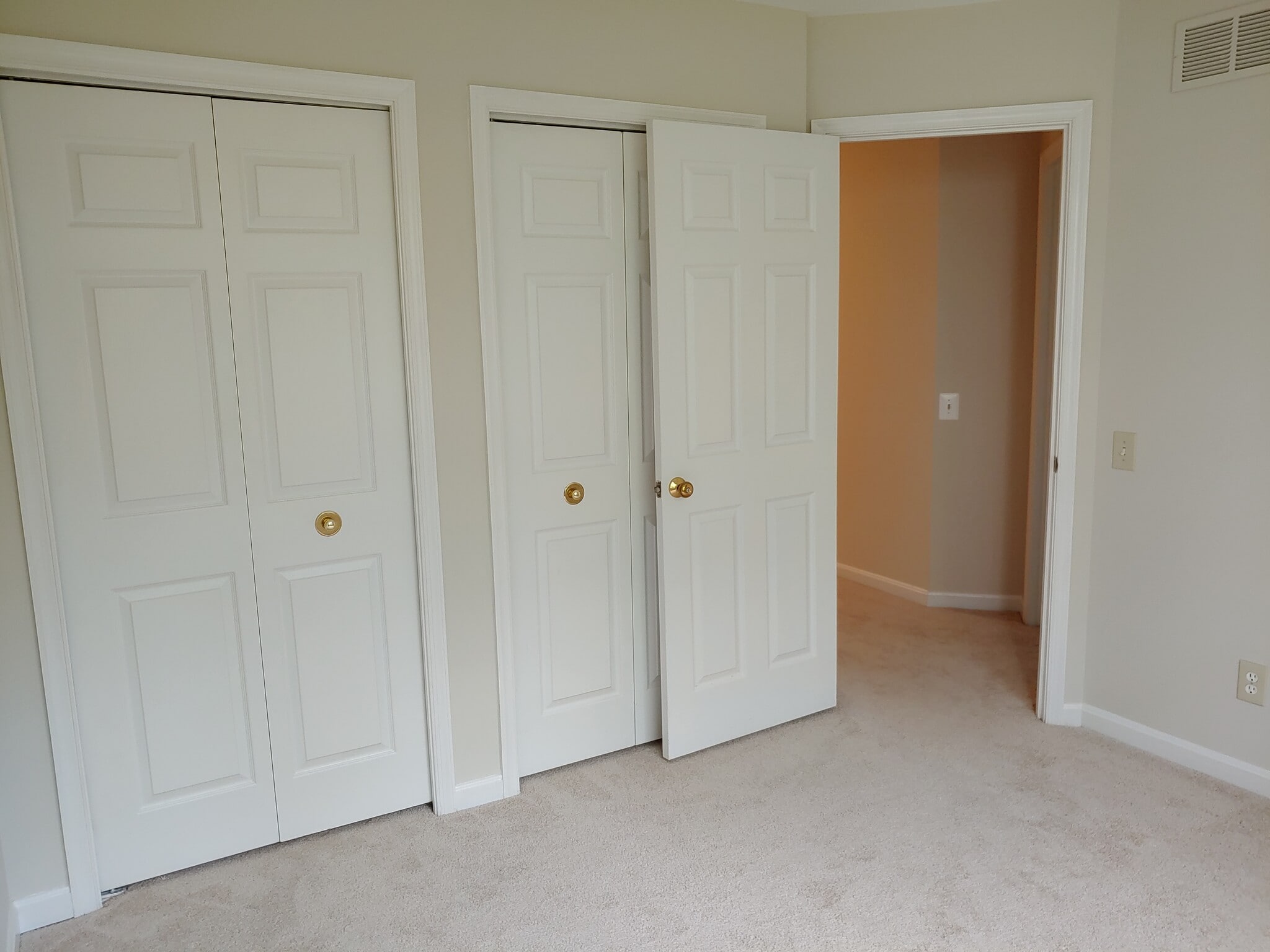 Bedroom 2 closet - 47608 Sandbank Sq