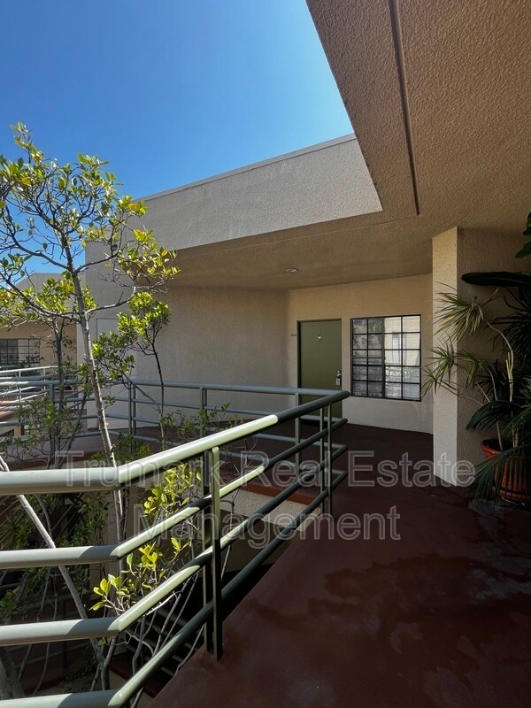 Building Photo - 412 N Kenwood St