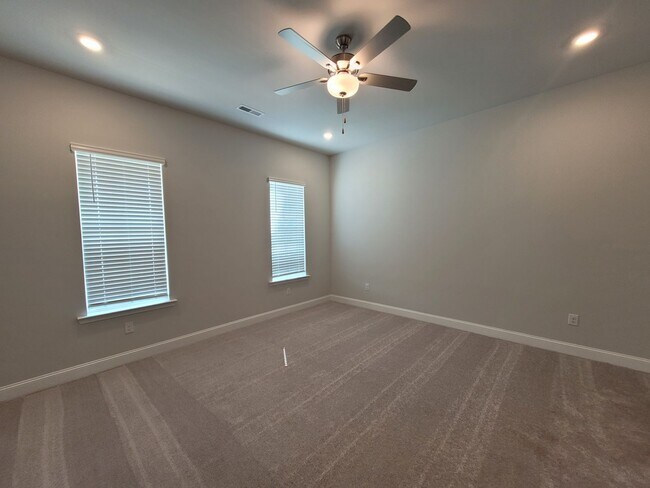 Building Photo - OPEN HOUSE THIS SUNDAY  Madison City - Cli...