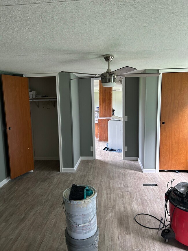 Building Photo - 408 Roscoe Ln