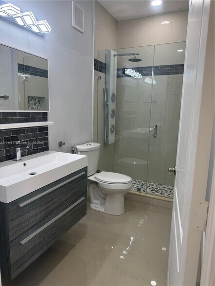 Building Photo - 7250 NW 177th St