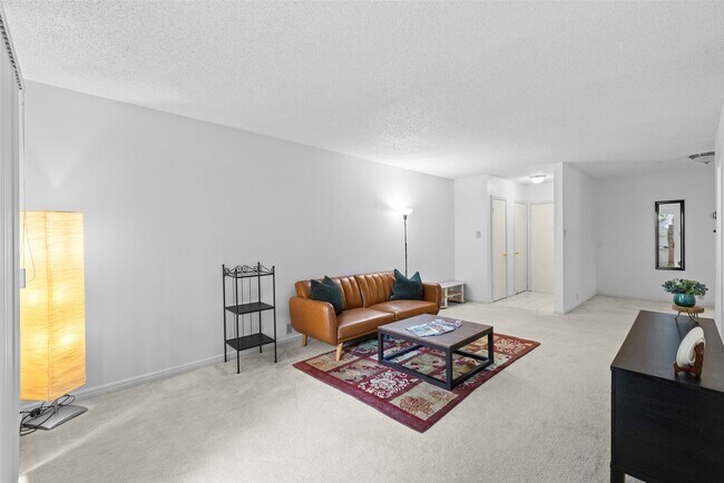 Building Photo - 2601 Bellefontaine