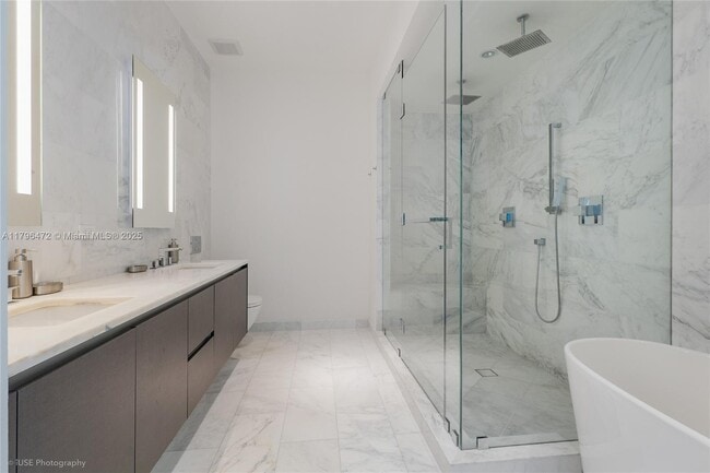Building Photo - 1451 Brickell Ave