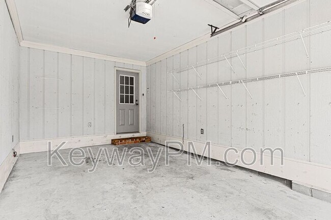Building Photo - 15 Mulberry Ln