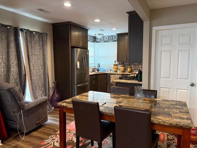 Building Photo - 2126 McGregor Ave