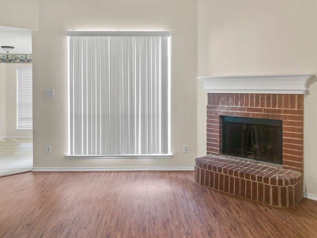 Building Photo - Charming 4-Bedroom Home in Mansfield ISD!