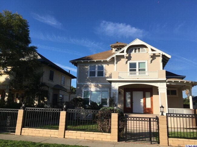Primary Photo - 2913 Brighton Ave