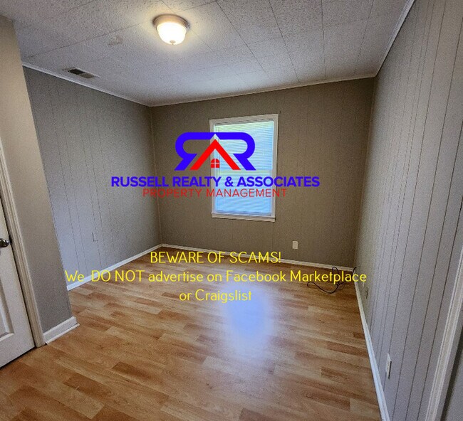 Building Photo - SECTION 8 WELCOME- 4 BEDROOMS!