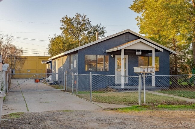 Building Photo - 3210 24th Ave