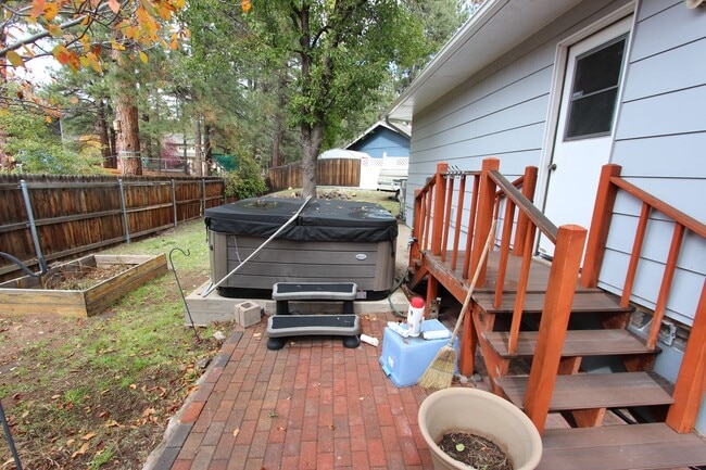 Building Photo - Charming 3-Bed Rockridge Estates Home | Arizona Room & Heated Garage