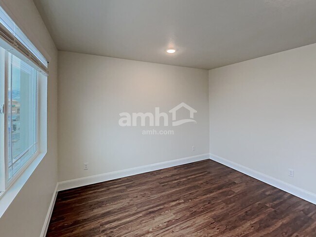 Building Photo - 2673 3340 South St