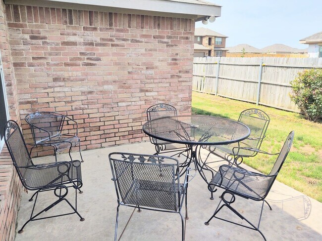 Building Photo - 4 Bed / 2 Bath House in secluded neighborhood with a park and walking trail