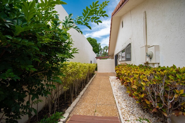 Building Photo - 21440 Campo Allegro Dr