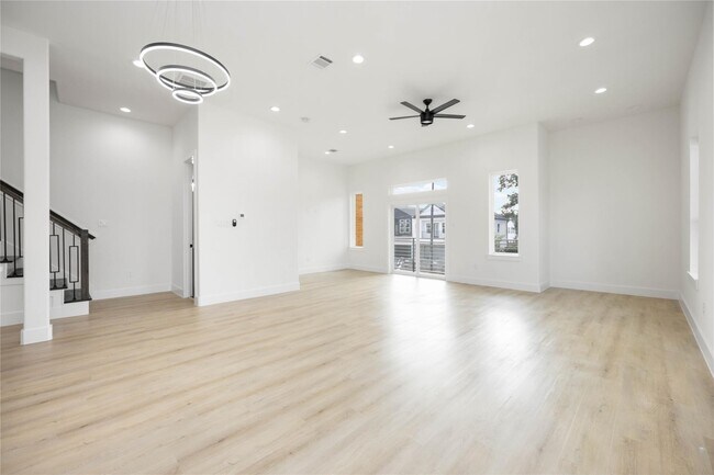 Building Photo - 2115 Dan St